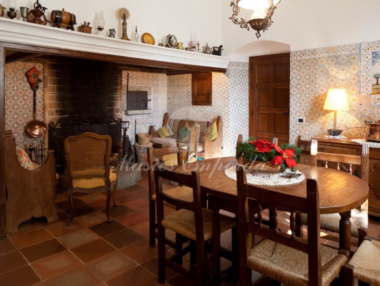 Cocina original de la masía mantenida con en origen  