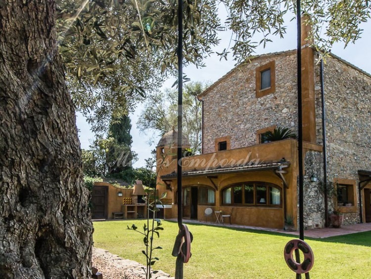 Vistas del jardín y la casa