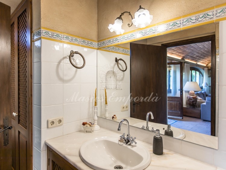 Baño de cortesía de planta 