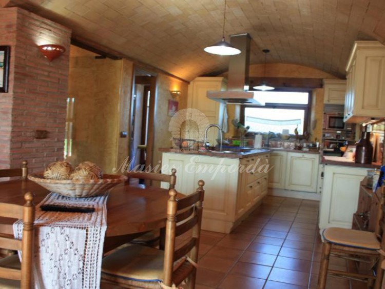  Desde el ángulo opuesto vista de la gran cocina office 
