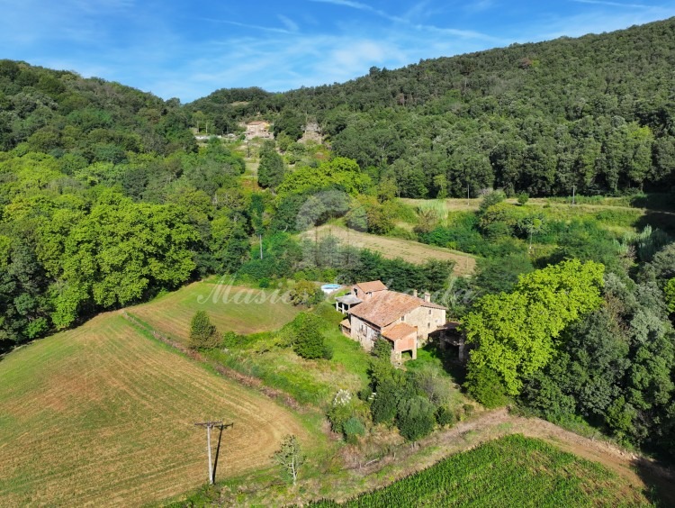 Vistas del conjunto de la masía Vistas del conjunto de la masía