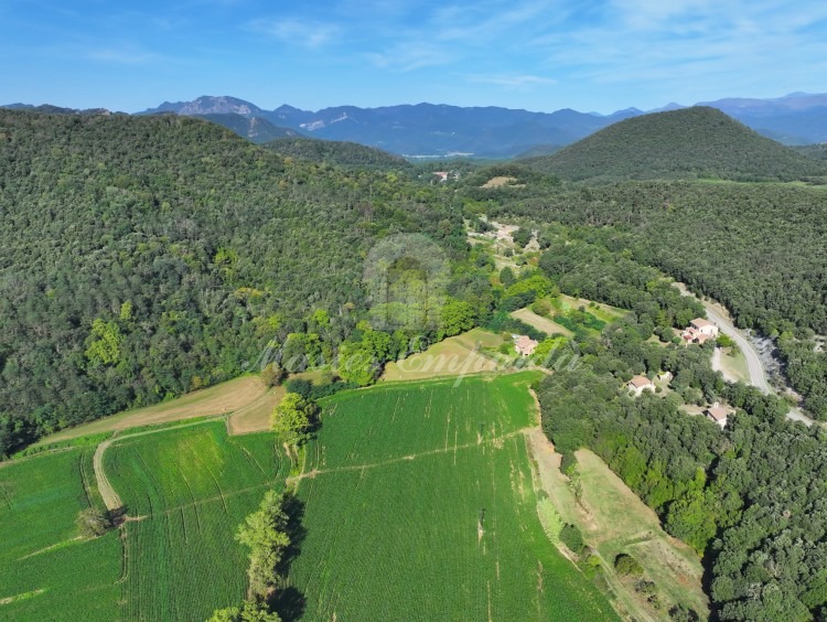 Vistas del conjunto de la masía Vistas del conjunto de la masía