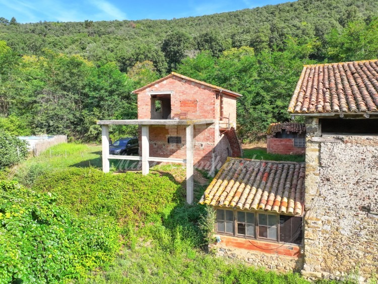 Vistas del conjunto de la masía Vistas del conjunto de la masía