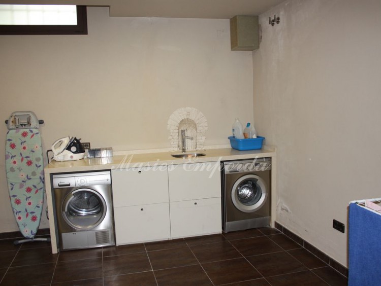 Sala de plancha y maquinas de la casa 