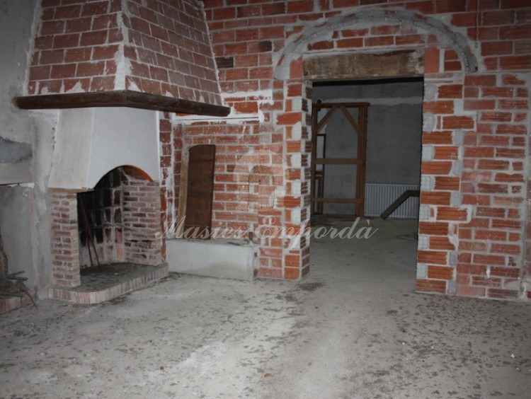 Nueva cocina en la tercera planta de la masía en proceso de restauración 