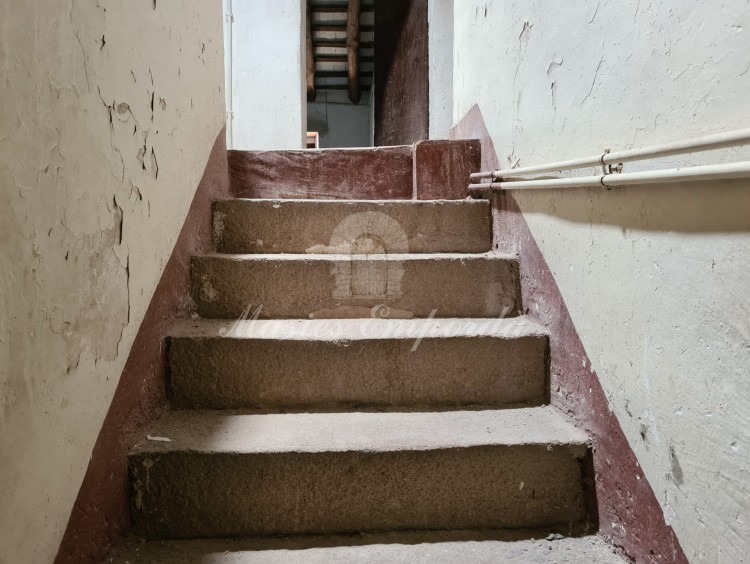Escalera de acceso a planta 