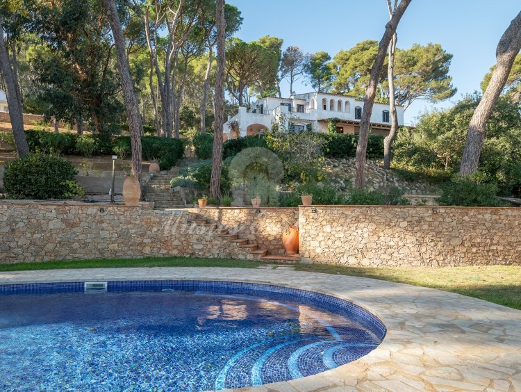 Vistas de la piscina y el mar