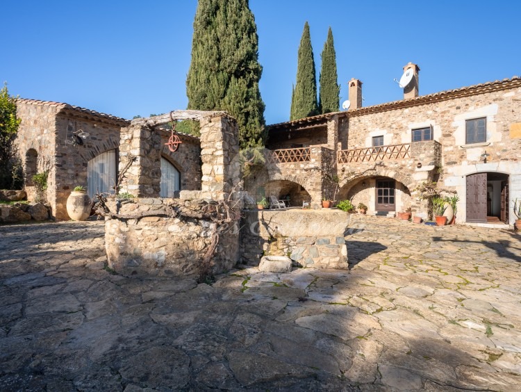 Fachada de la masía 