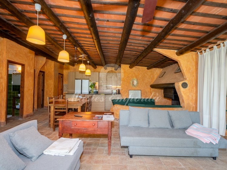 Comedor y cocina de una e las casas