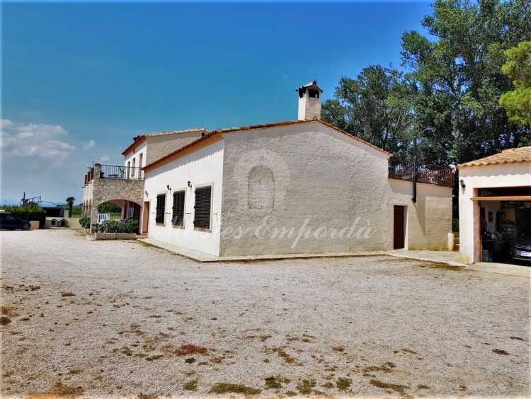 Lateral de fachada principal